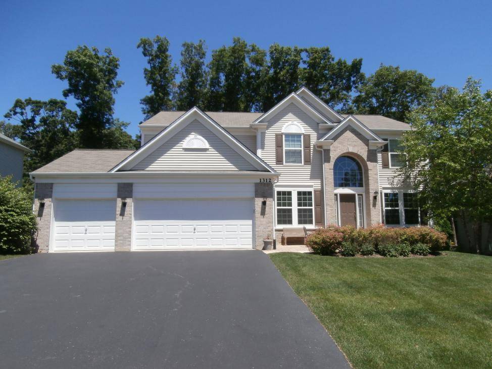 HOME for SALE in Lindenhurst, IL 4BR/2.5ba/2900+ SF